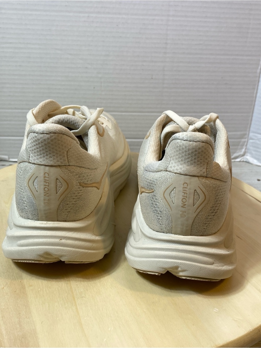 Hoka Clifton 10 Women's Size 9.5 D Wide Cream Beige Running Shoes( No Insoles) - Picture 3 of 10
